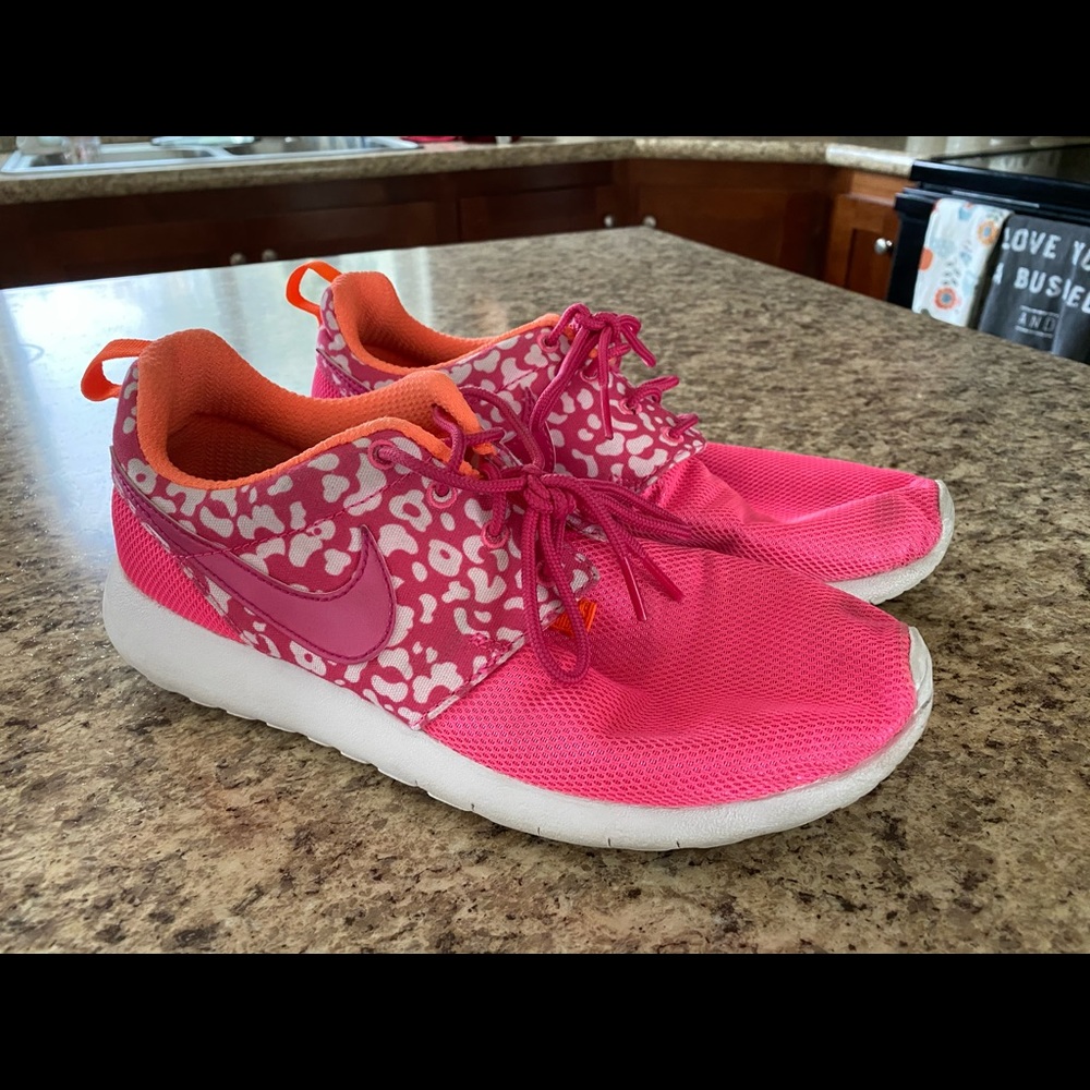 Nike cheetah running shoes